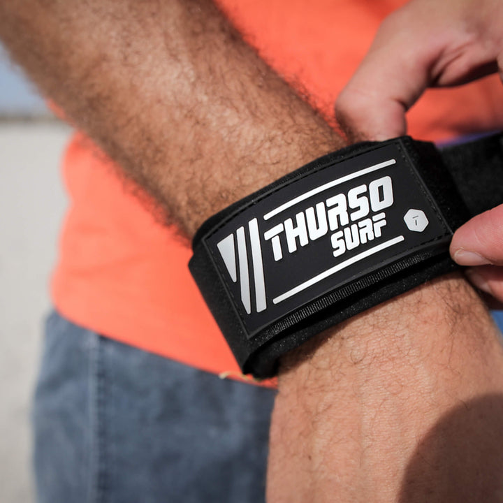 Man wear bodyboard leash